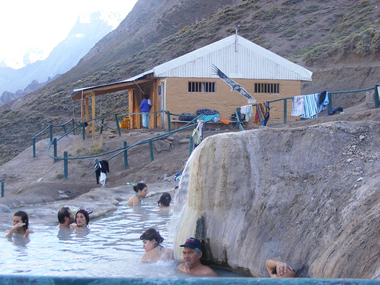 Piscinas termais naturais das Termas da Colina, no alto do Cajón del Maipo