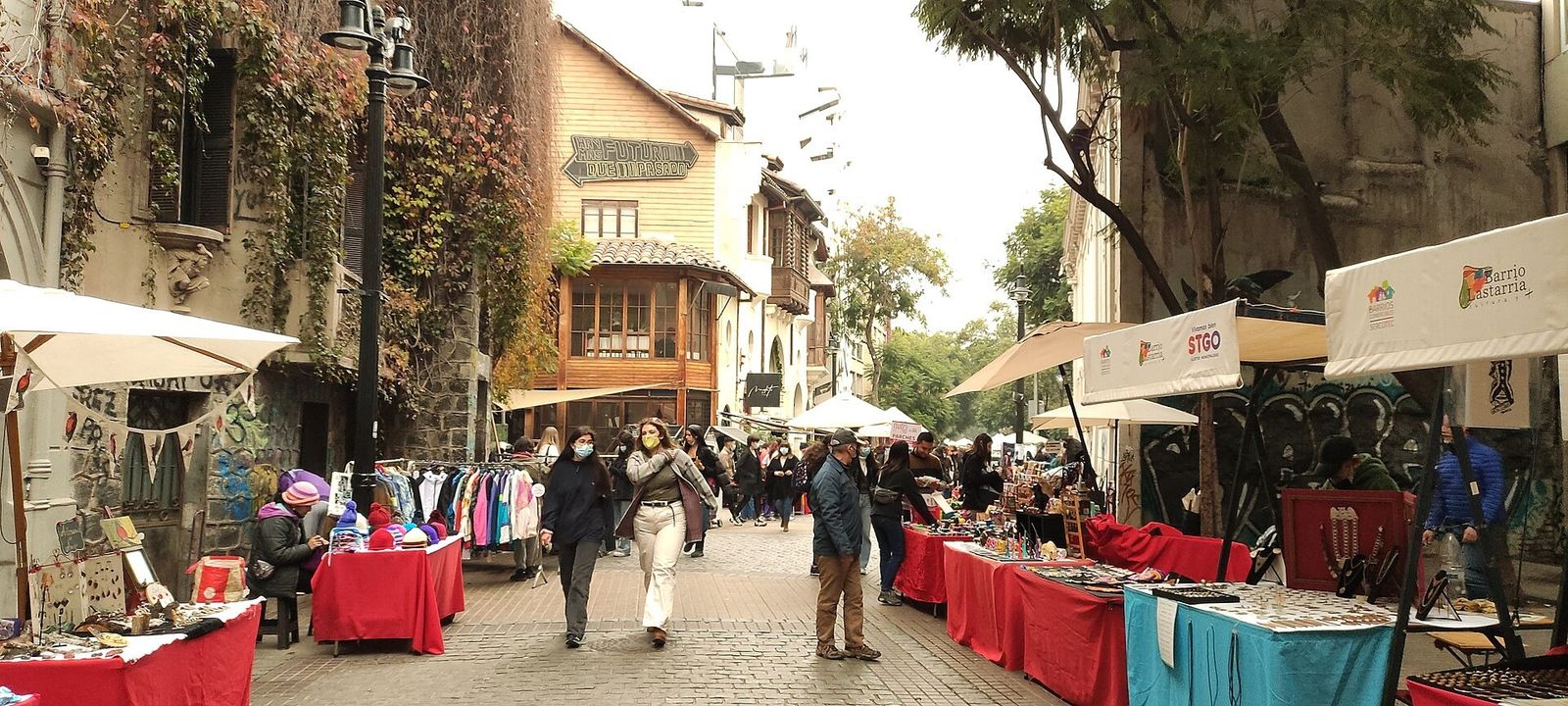 A feira de rua no bairro Lastarria, em Santiago