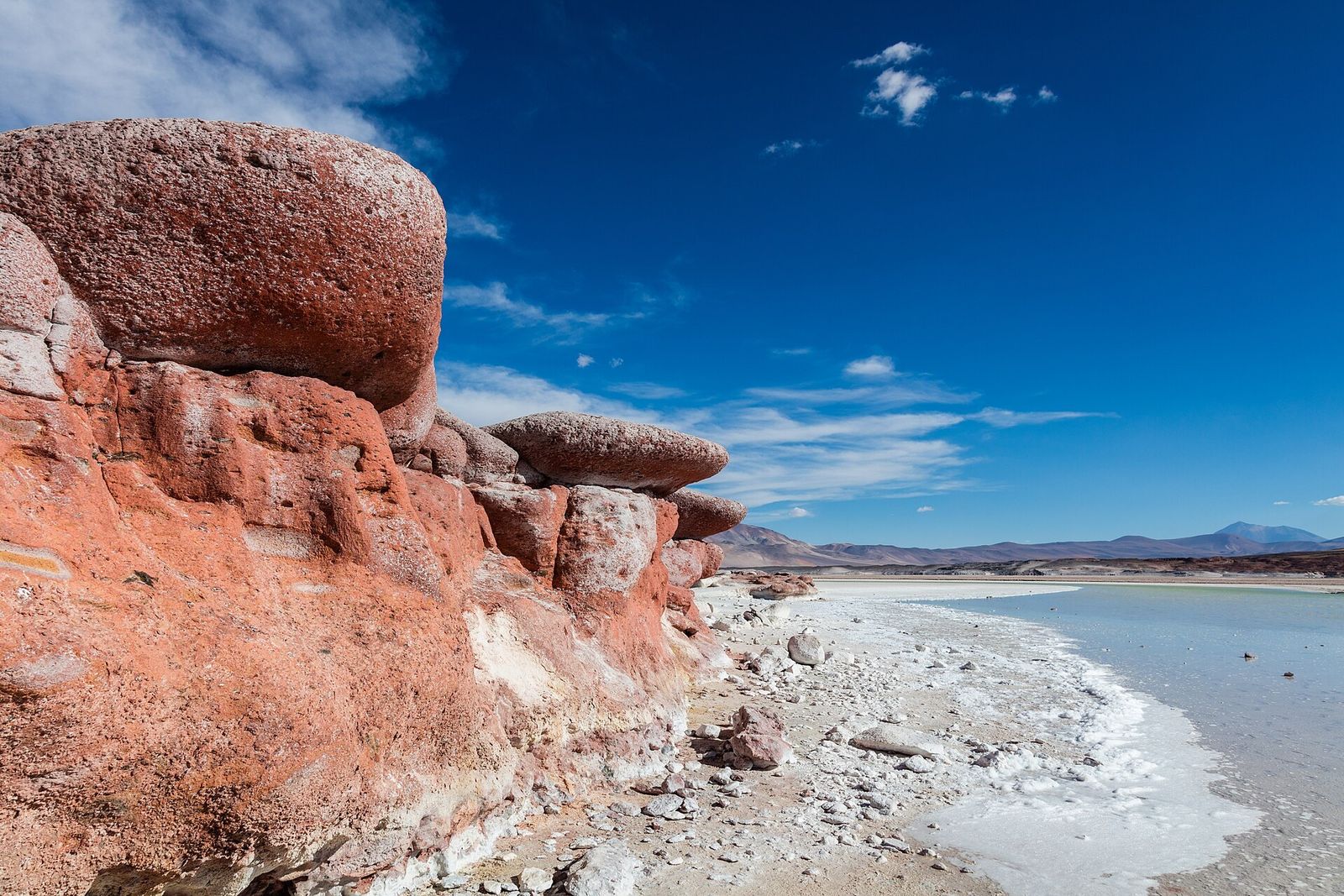 As Piedras Rojas à beira do Salar de Águas Calientes