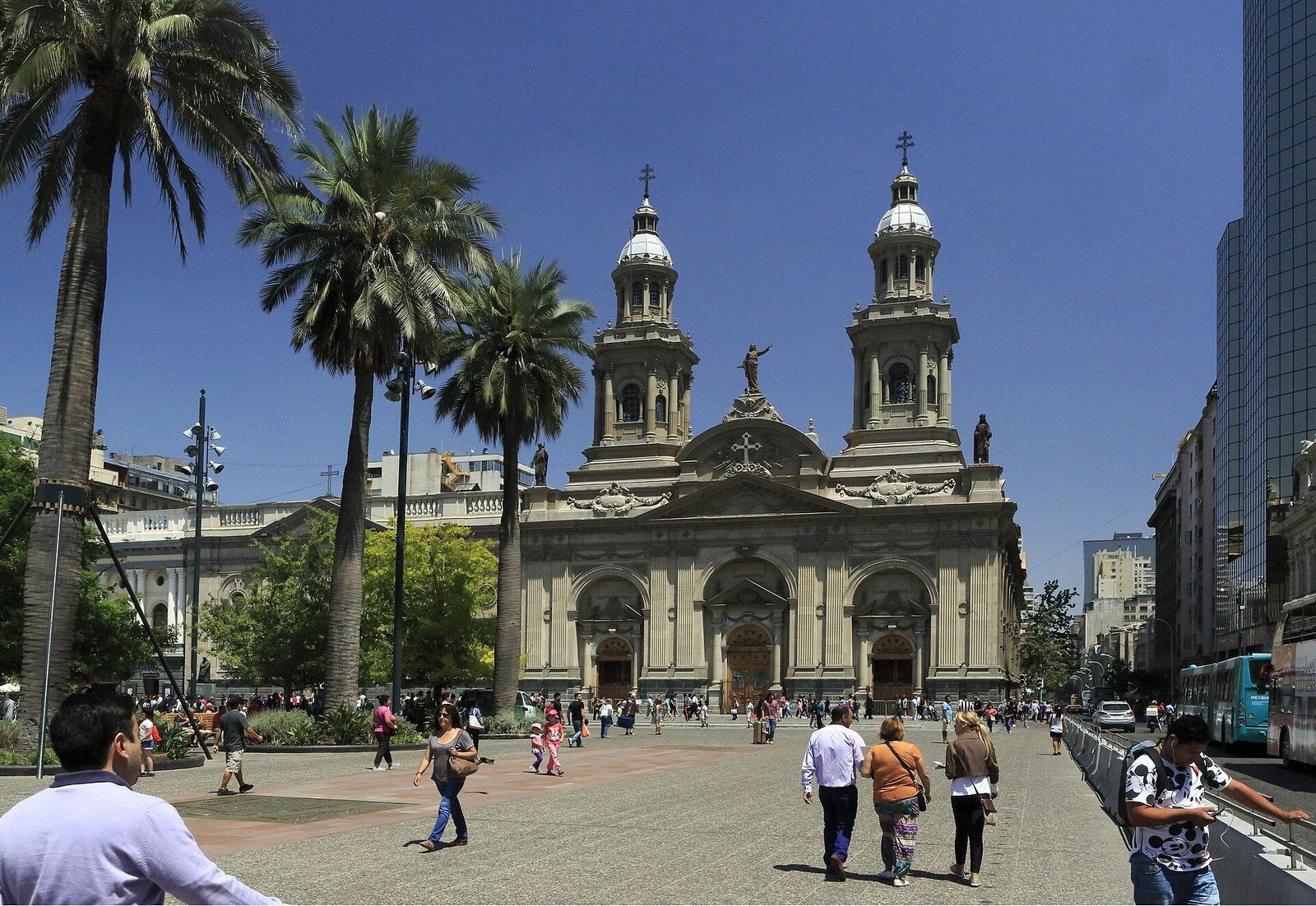 A Plaza de Armas de Santiago com a Catedral Metropolitana