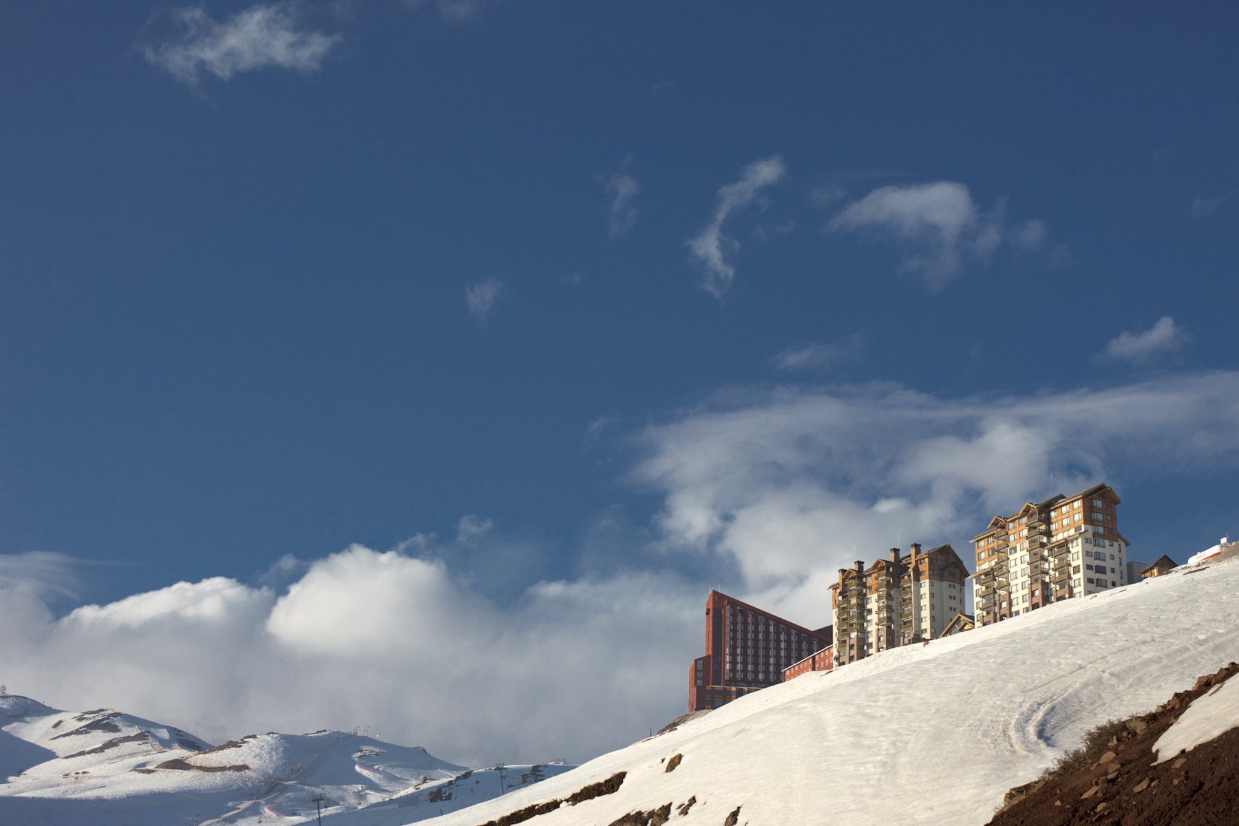 Picos cobertos de neve no Valle Nevado